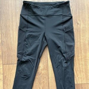 Lululemon Black Capris Mesh Pocket Size 6